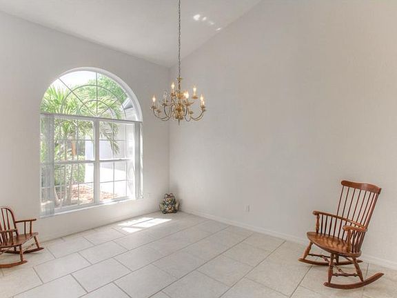 4th image of 15903 Kent Ct