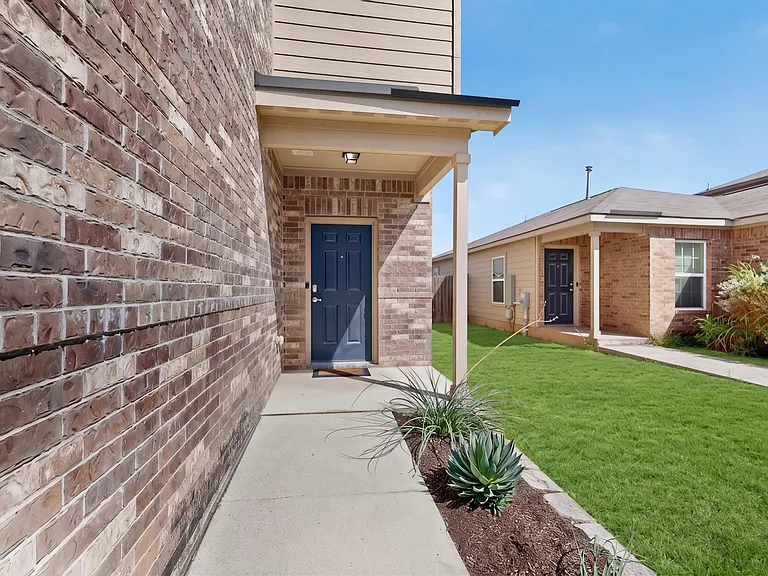 1382 Breanna Ln — Photo 3