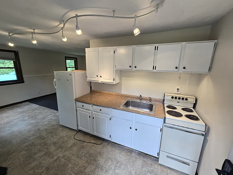 35 N Lowell Rd #B — Photo 3