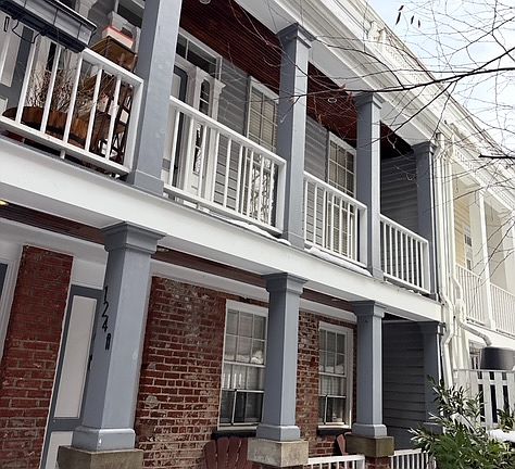 2nd image of 124 E Erie St #124E