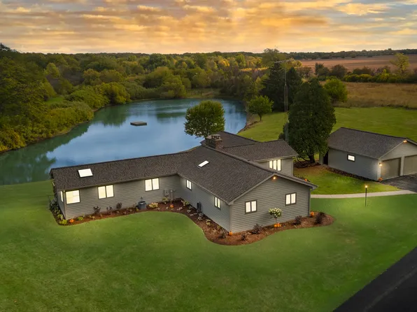 27130-5 Points Rd, Sycamore, IL 60178