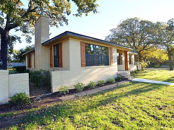 3rd image of 320 Trail Dr
