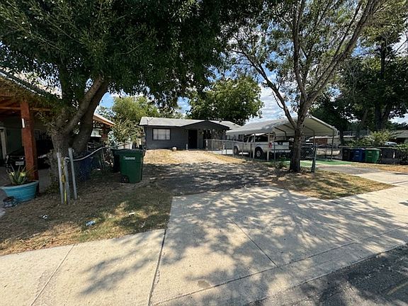 3rd image of 528 N San Eduardo Ave