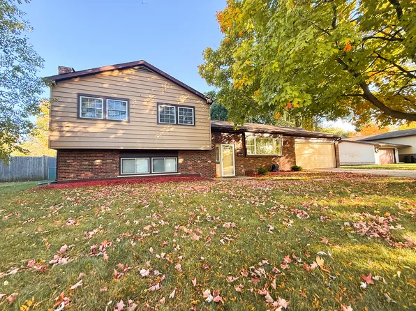1013 Nottingham Ln, Crystal Lake, IL 60014