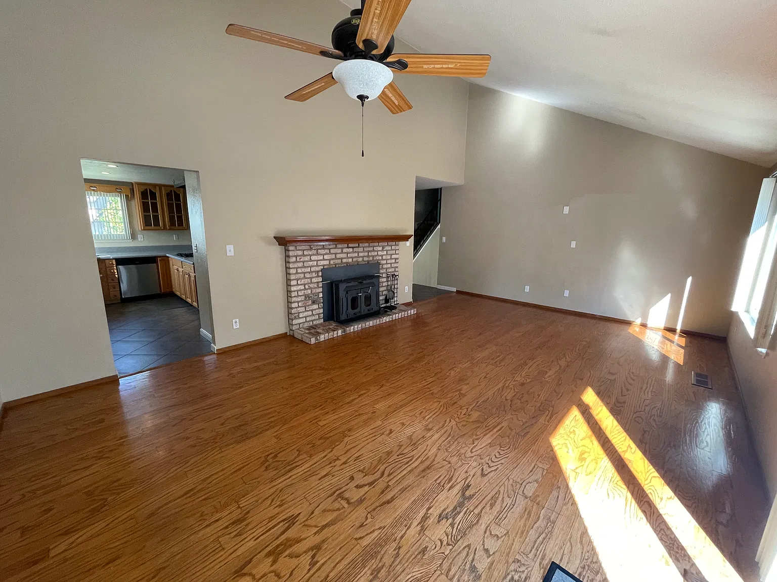 4 bed, 1989 sqft, $3,100 — Photo 4