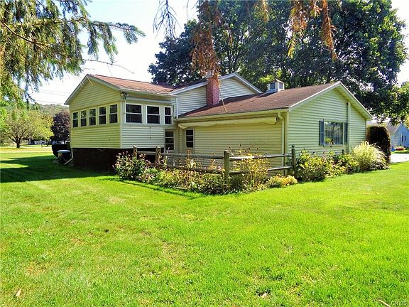 4th image of 933 Anderson Dr