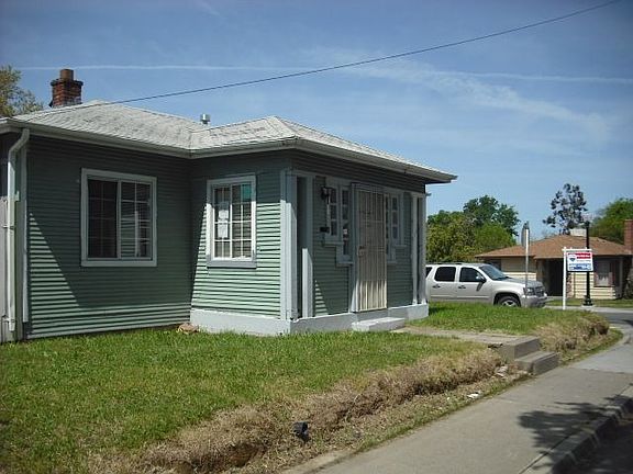 3rd image of 2515 Grove Ave