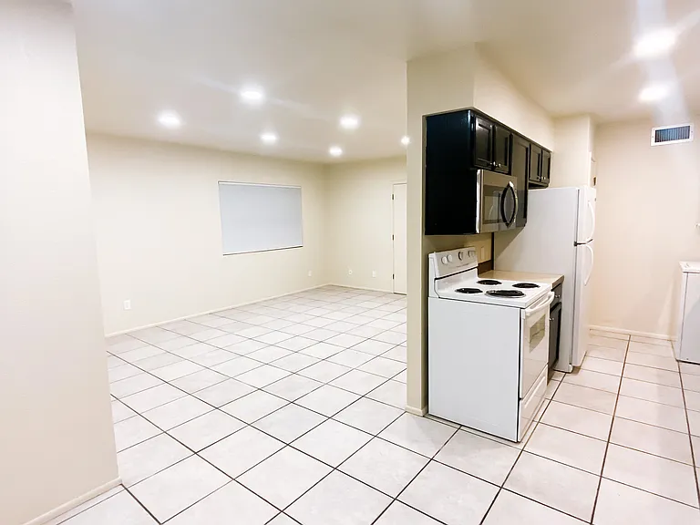 4321 Avenida Palermo #D — Photo 6