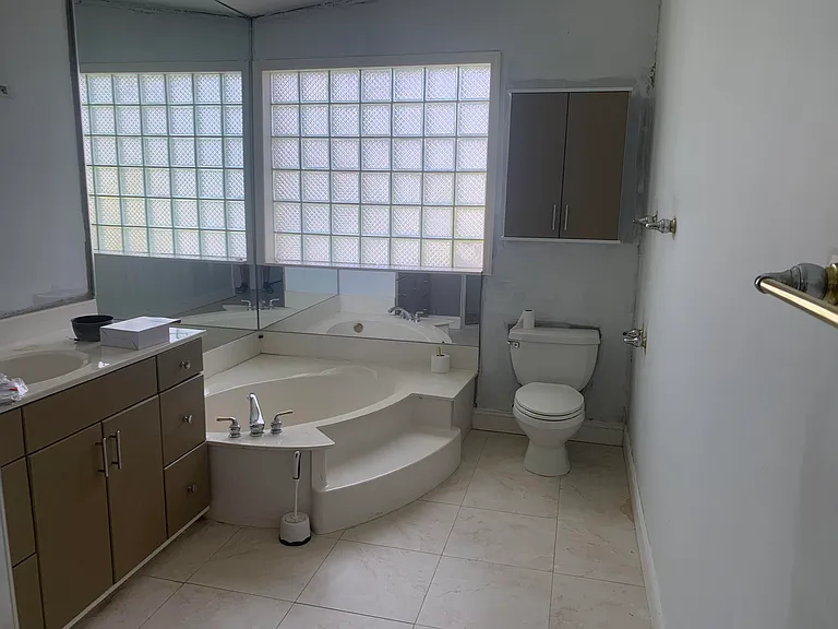 11585 N Quayside Dr — Photo 4