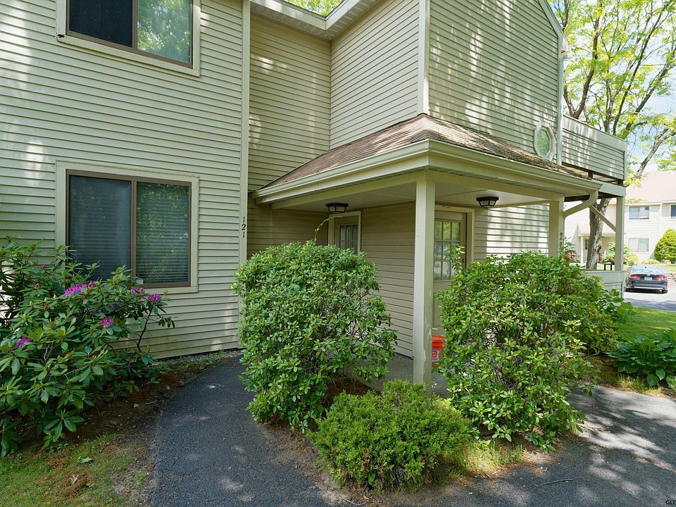 1st image of 121 Grenadier Ct