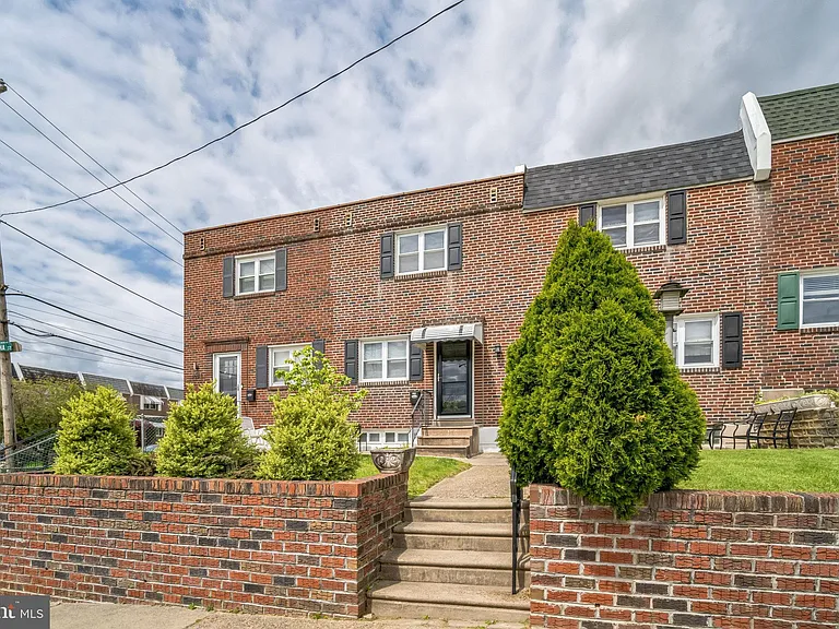 3631 Winona St — Photo 1