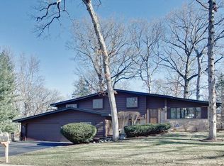 1347 Dairy Ln, Mundelein, IL 60060