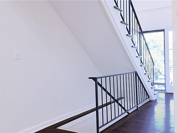 4th image of 413 Woodbridge Ln