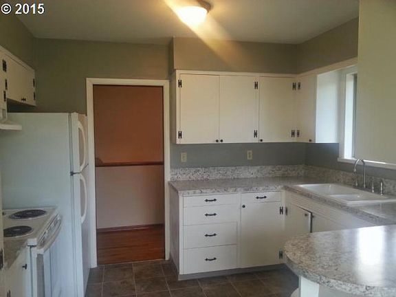 3rd image of 1001 W McLoughlin Blvd