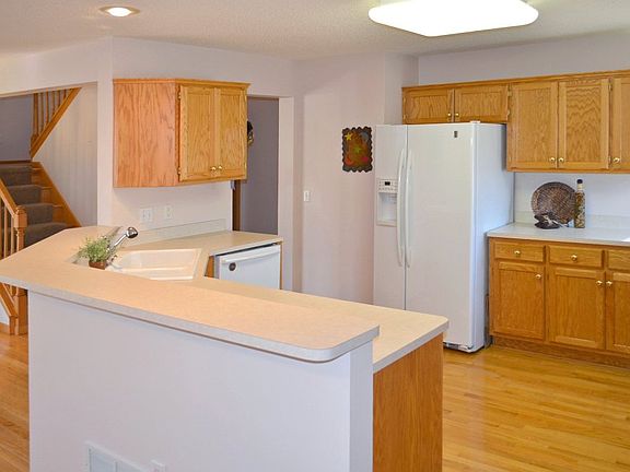5th image of 4471 McMenemy St