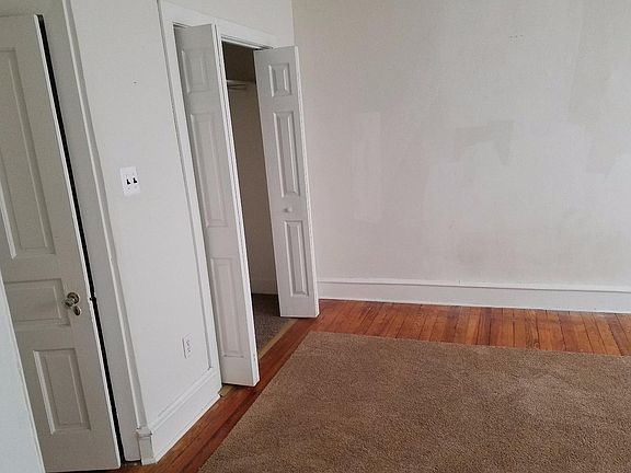 4th image of 902 N Madison St APT 2