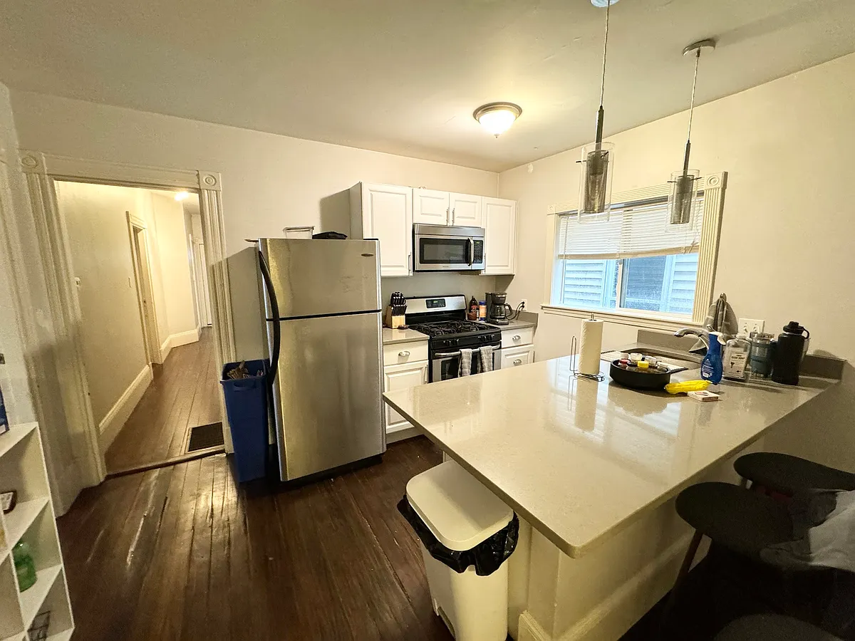 Building Photo - 32 Rawson St #1