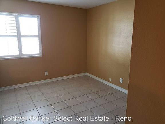 4th image of 2955 Lakeside Dr Unit 129