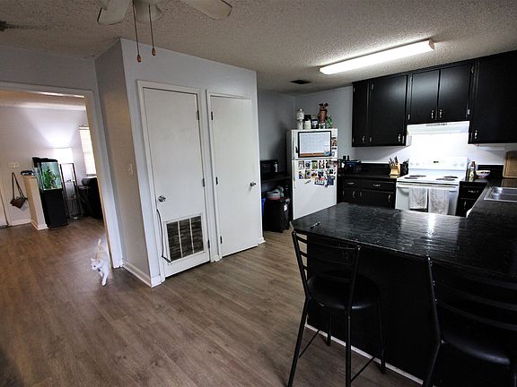 5th image of 2389 Gregory Dr