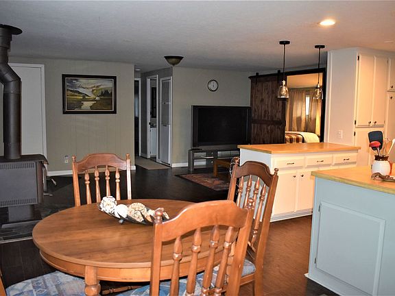 3rd image of 533 Manzanita Way