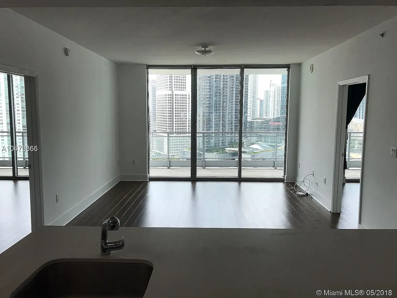1 bed, 814 sqft, $2,700 — Photo 4
