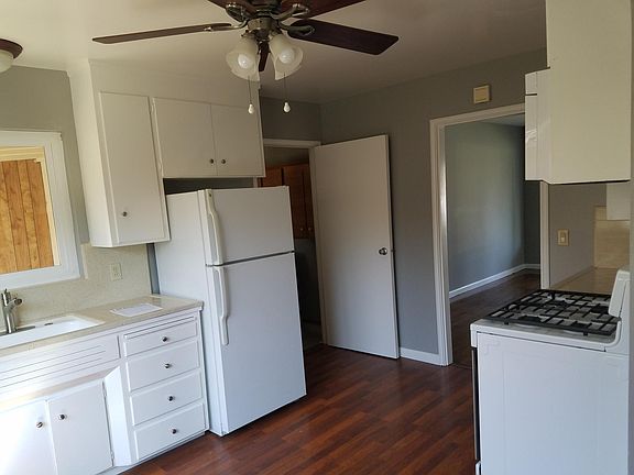 2nd image of 3290 Moorpark Ave