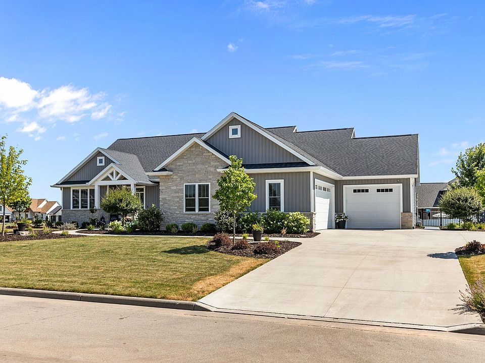 1st image of 3001 W Old Oak Dr