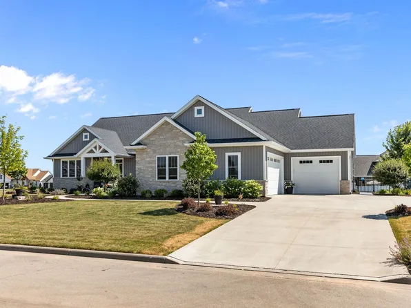 3001 W Old Oak Dr, Appleton, WI 54913