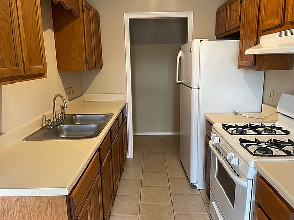 4th image of 810 S 38th St