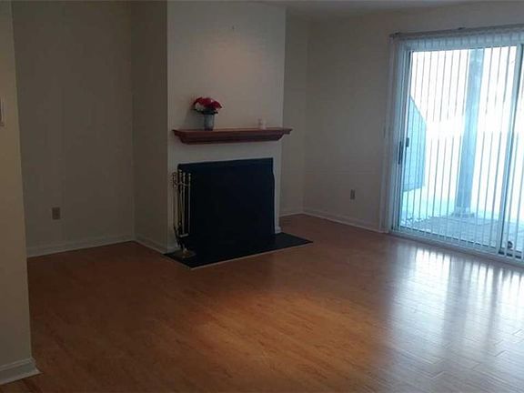 3rd image of 267 W Cedar St APT 6B
