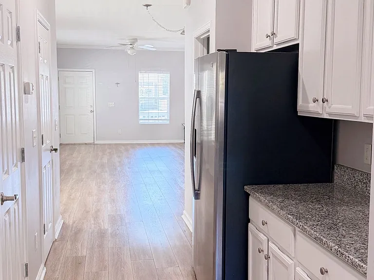 766 E Duffy St #B — Photo 6