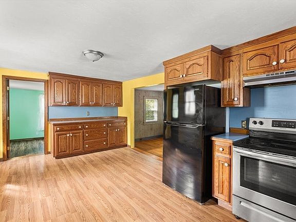 3rd image of 391 Bedford St