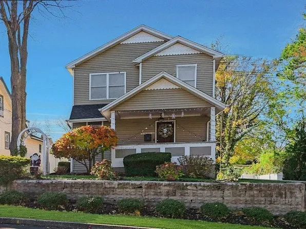 81 Bayberry Drive, Huntington, NY 11743