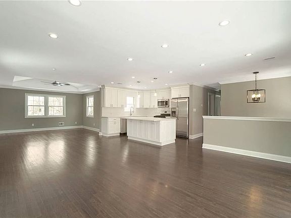 4th image of 4 Richlee Dr