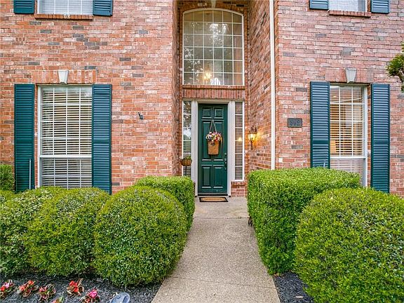 3rd image of 802 Woodcrest Ct