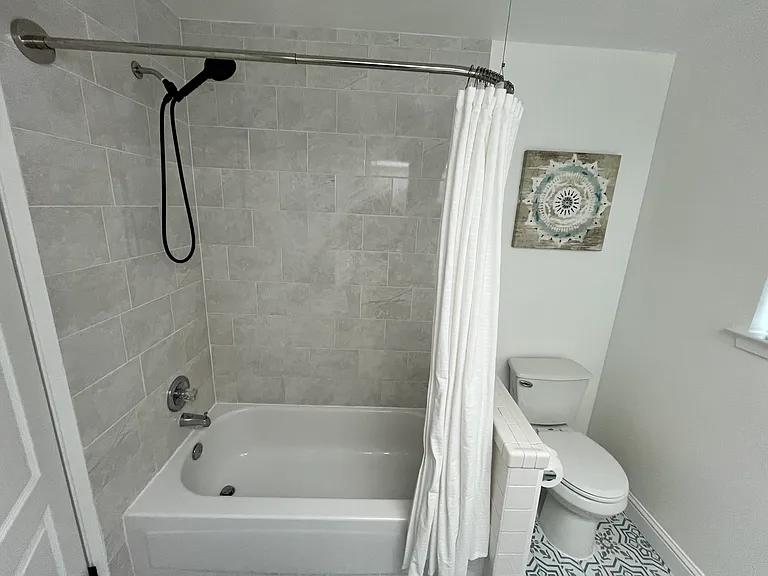 2197 E Pryor Dr — Photo 3