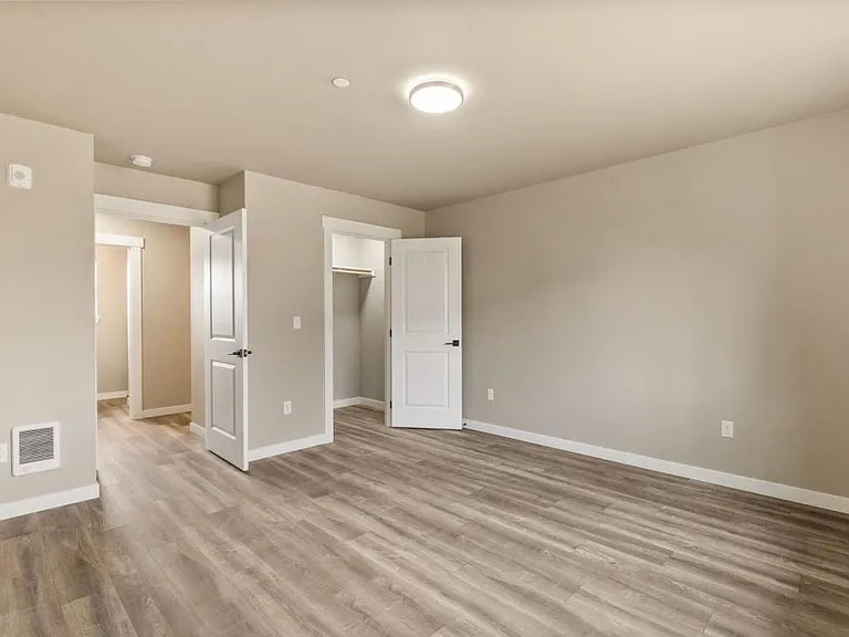 303 E Broadway Ave — Photo 7
