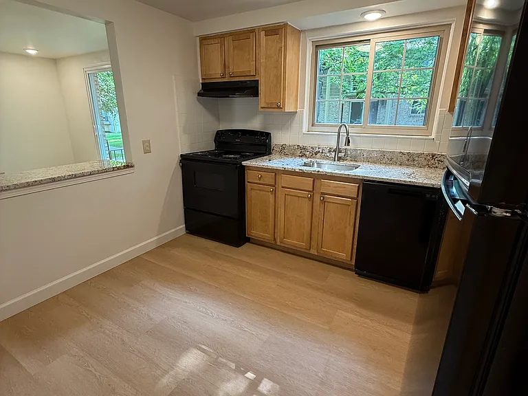 3984 Ridge Lea Rd #B — Photo 2