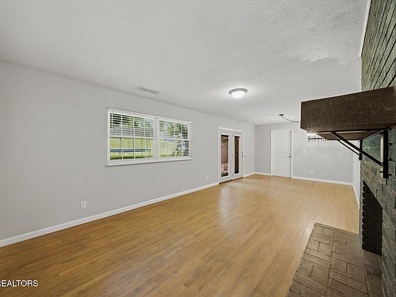 5th image of 208 Early Dr