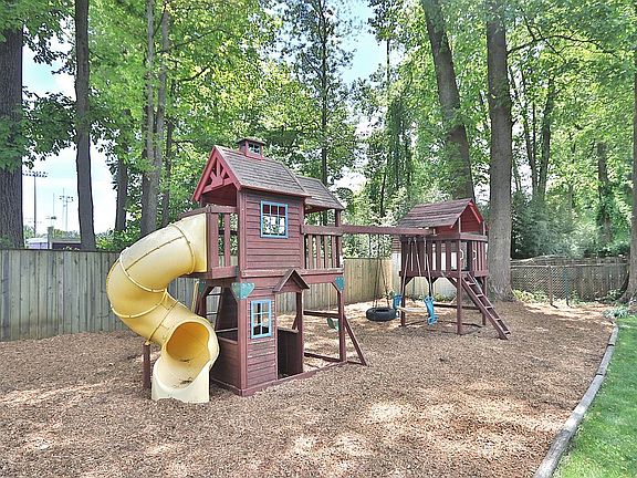 3rd image of 5308 Dunleigh Dr