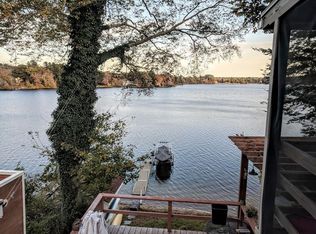 37 White Island Rd, Halifax, MA 02338