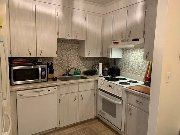 10 Scottfield Rd #14 — Photo 4