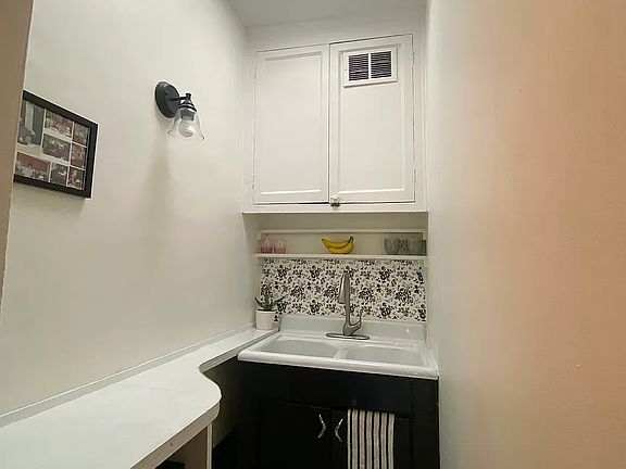 3rd image of 240 E 15th St APT 7