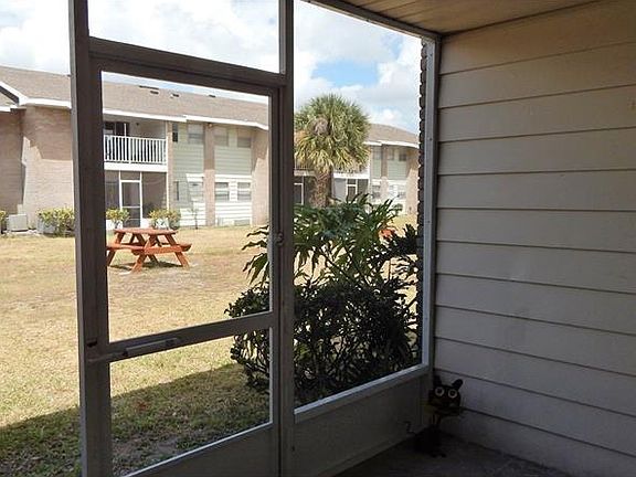 5th image of 839 Sky Lake Cir APT A