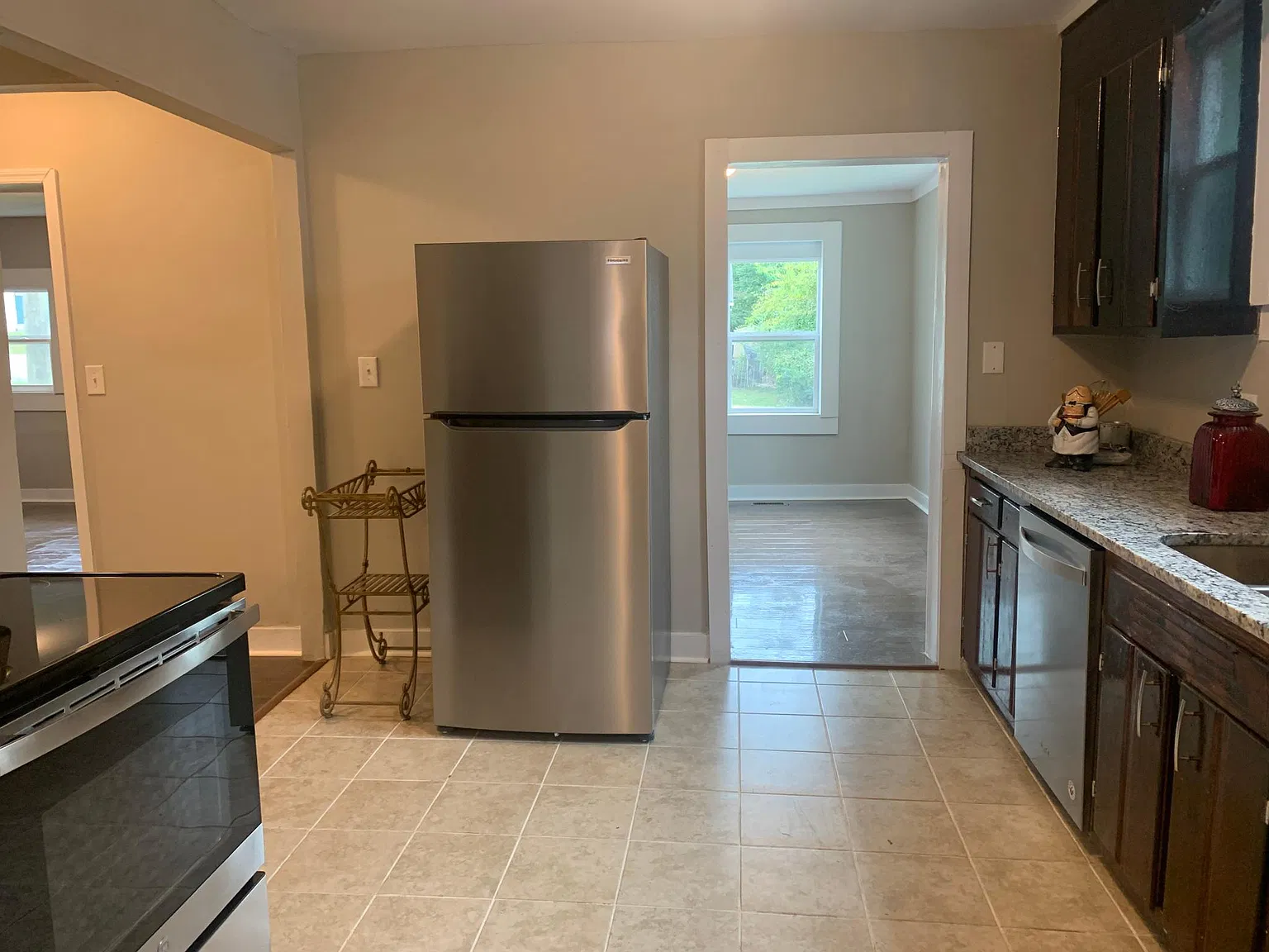 3 bed, 1816 sqft, $2,000 — Photo 4