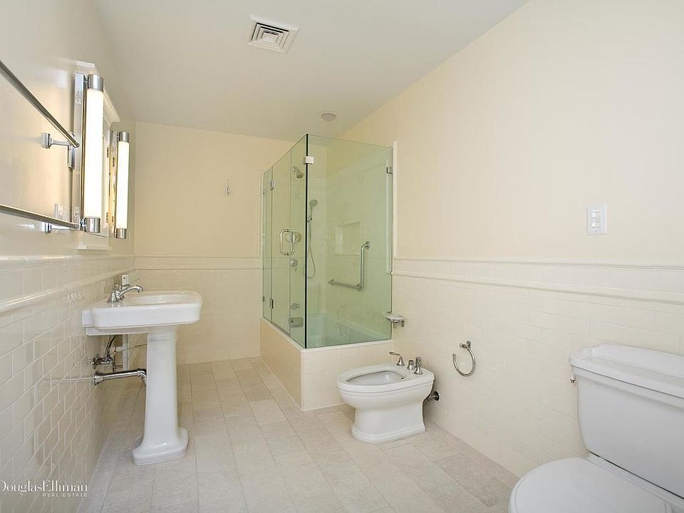 2nd image of 502 Laguardia Pl APT 5