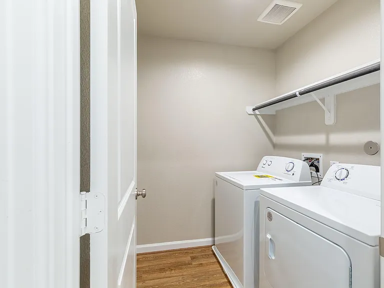 219 Park Place Cir #D — Photo 16