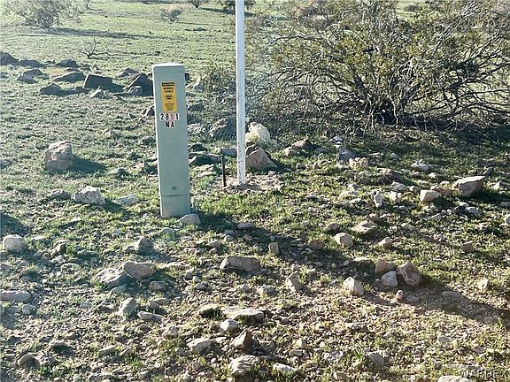 4th image of 2884 S Naco Rd