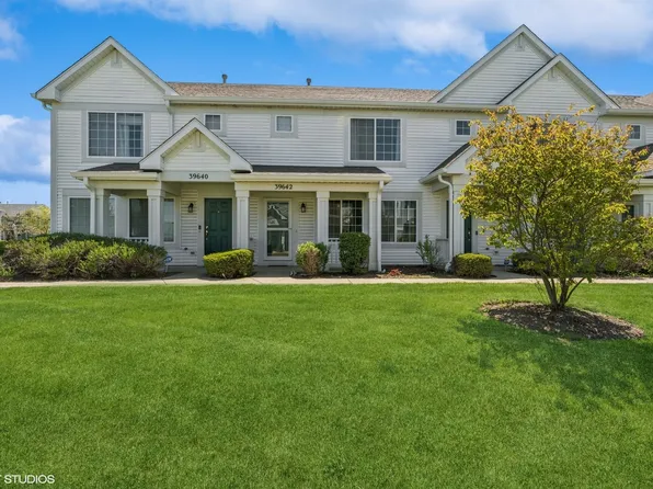 39642 N Warren Ln, Beach Park, IL 60083