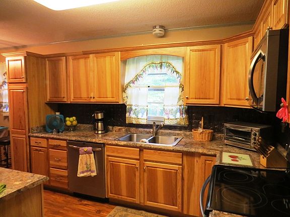 EAT IN KITCHEN